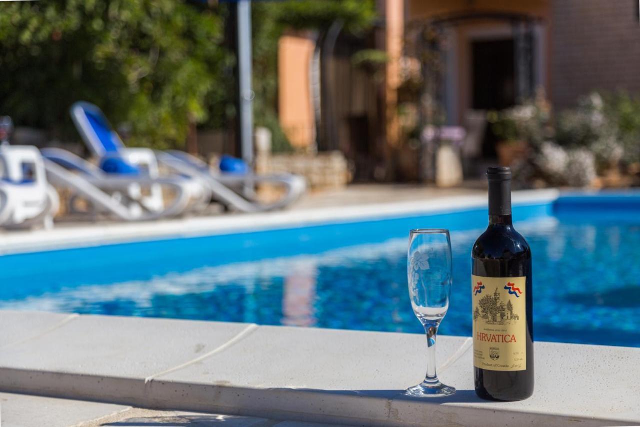 Villa Margerita With Private Pool, Yard And Parking กาชเตลีร์ ภายนอก รูปภาพ